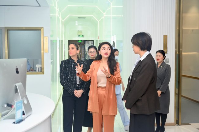 法国LPG 11代机珠海首发，全球CEO访臻尚驻颜共启“智美双生”新篇章