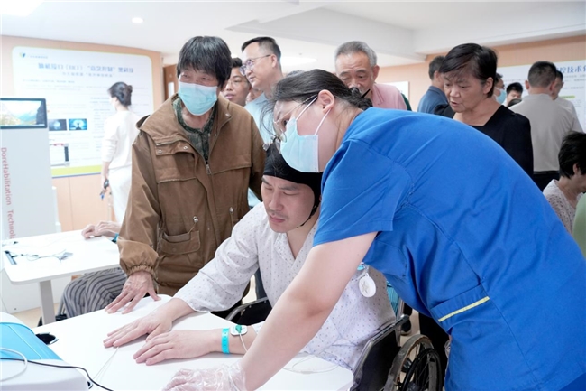 神经调控与脑机接口康复落户崇爱暨康复医学会临床应用基地揭牌