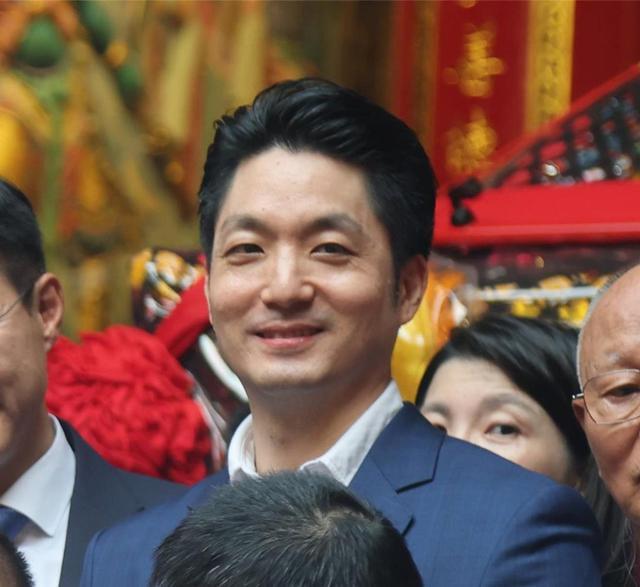 台媒最新民调，蒋万安暂居2028“蓝白合”最强共主