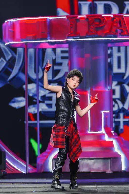 满载荣光！贺年荣耀官李泽诚 第十一届IPA少儿模特明星盛典高光全回顾