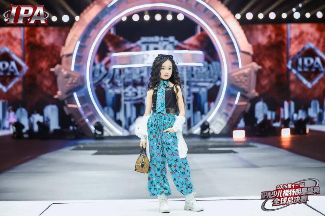 满载荣光！贺年星耀大使何泓霏 第十一届IPA少儿模特明星盛典高光全回顾