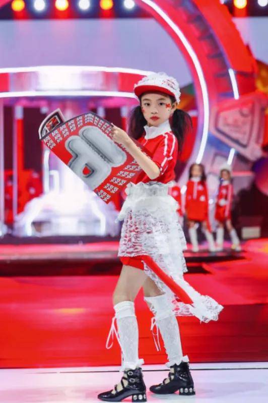 满载荣光！明星守护官朱思缘 第十一届IPA少儿模特明星盛典高光全回顾