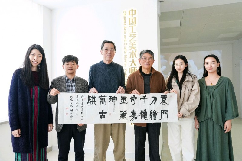【洪紫千·百人志】袁嘉骐:镂月裁诗,一刃通灵