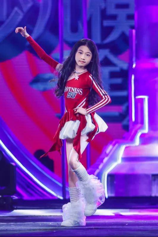 满载荣光！荣耀星推官肖依姌 第十一届IPA少儿模特明星盛典高光全回顾