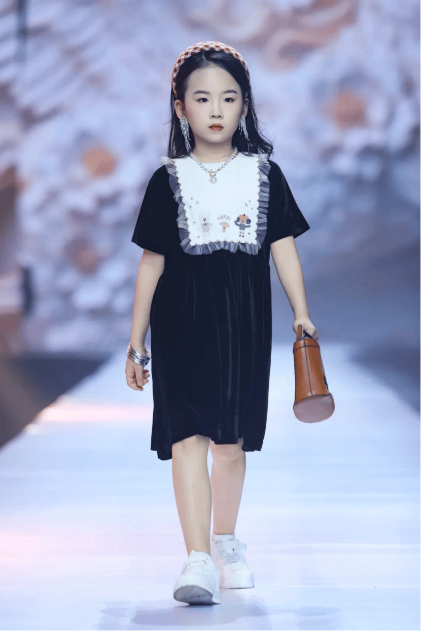 满载荣光！贺年守护官卫思卿 第十一届 IPA 少儿模特明星盛典高光全回顾