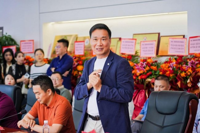 聚势美湾 共启新程 阿瑞美谷项目招商推介大会暨化妆品企业家联谊会圆满举行