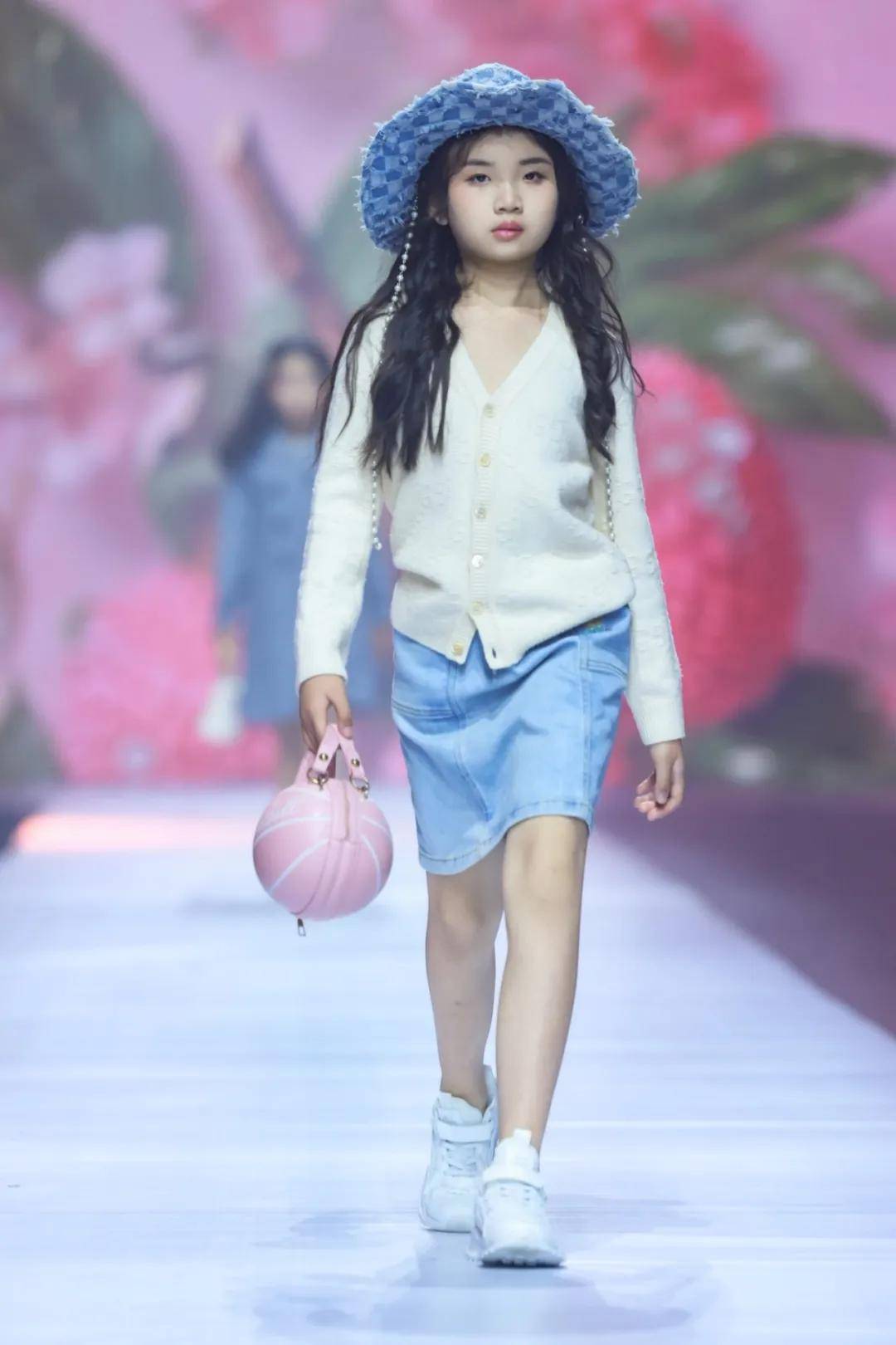 满载荣光！贺年荣耀官霏儿 第十一届IPA少儿模特明星盛典高光全回顾