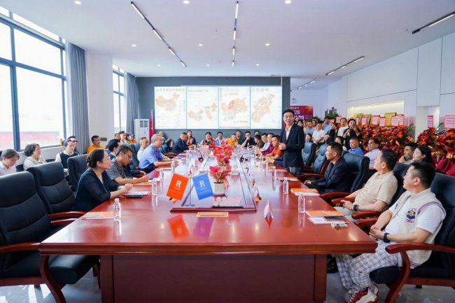 聚势美湾 共启新程 阿瑞美谷项目招商推介大会暨化妆品企业家联谊会圆满举行