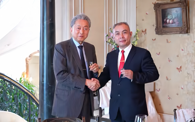 文国红主席在香港会见日本前首相鸠山由纪夫