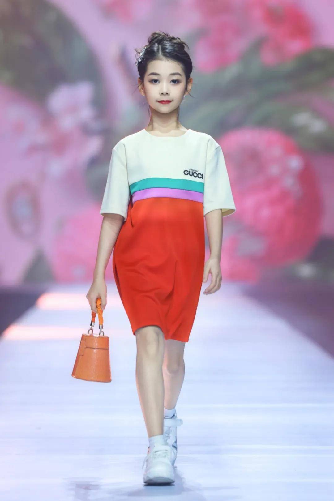 满载荣光！贺年荣耀官张艺馨 第十一届IPA少儿模特明星盛典高光全回顾