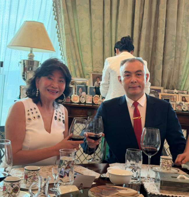 文国红主席在香港会见日本前首相鸠山由纪夫