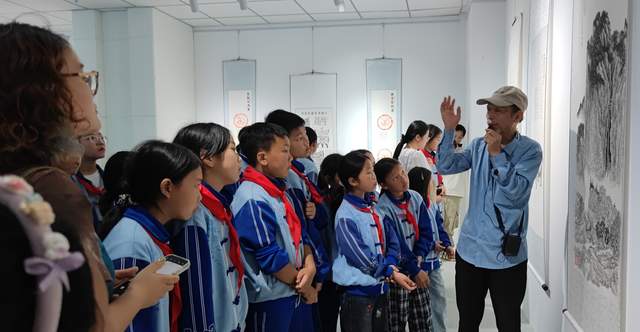 “博物馆:联结世界的桥梁” 《茫父与兴义颖拓艺术展》兴义开幕 贵州茫父书画院捐赠力作献礼国际博物馆日