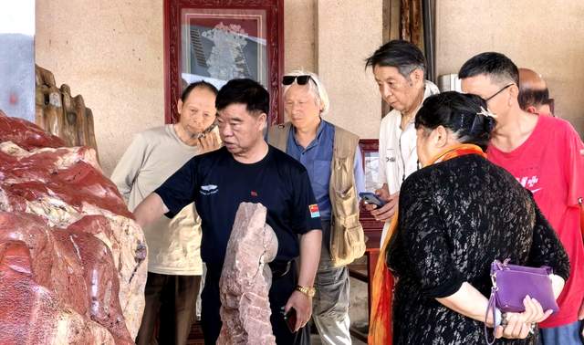 “博物馆:联结世界的桥梁” 《茫父与兴义颖拓艺术展》兴义开幕 贵州茫父书画院捐赠力作献礼国际博物馆日