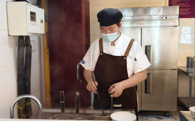 把答卷写在黎明——贵阳南天宾馆“为军服务”一线见闻