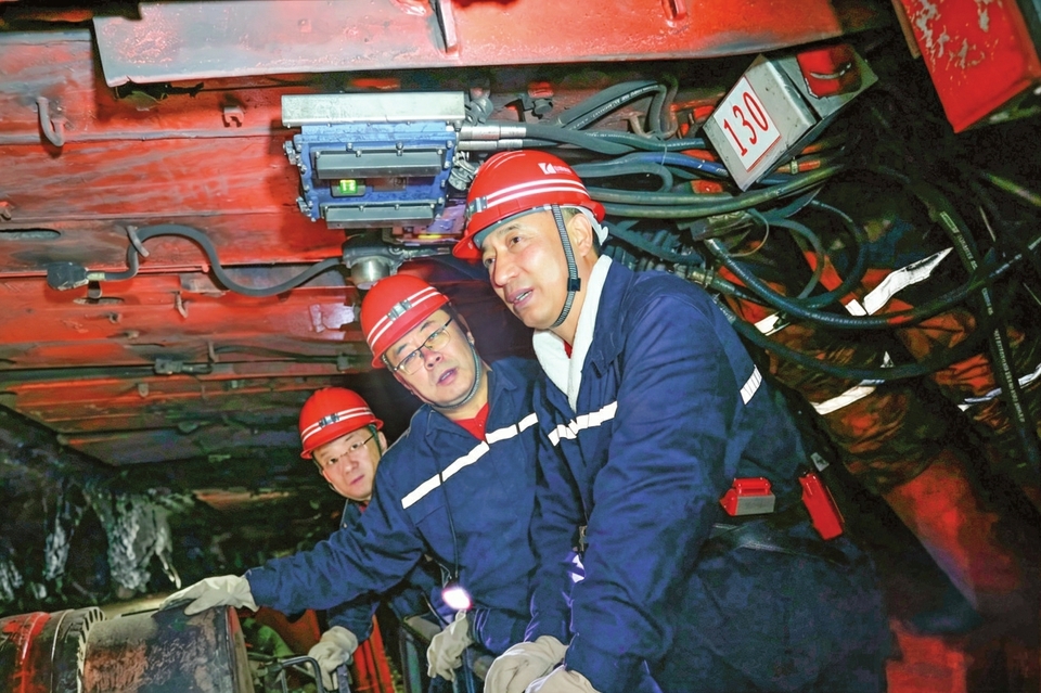 卢东亮在太原市检查煤矿安全生产工作