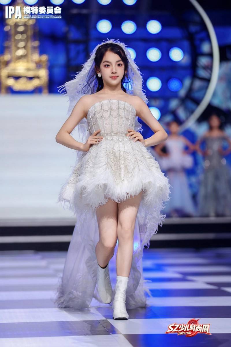 璀璨夺目！代言人黄子君 第九季SZ少儿时尚周高光回顾