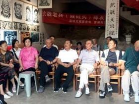铭记抗战历史:贵州各界参观杜宁美术馆侧记