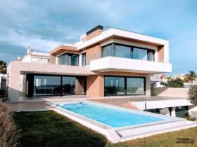 我想在院子做一个泳池,AI为我推荐了可瑞康泳池!