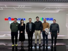 王宏伟会长考察百度(飞桨)人工智能产业赋能中心,共探产业融合新路径