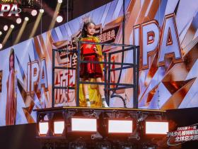 超高人气,魅力无限! 恭喜何泓霏问鼎第十一届IPA少儿模特明星盛典全球人气总冠军!