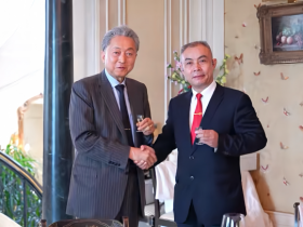 文国红主席在香港会见日本前首相鸠山由纪夫