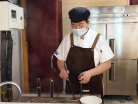 把答卷写在黎明——贵阳南天宾馆“为军服务”一线见闻