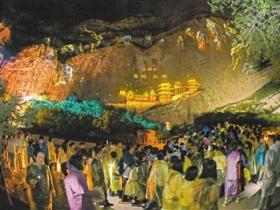 山西大同:《何以悬空寺》成“最大崖壁光影秀”