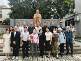 「桑梓情深」完却一个未了的心愿:百岁乡贤的桑梓情——澳门教育家尹君乐先生亲属回乡校送捐款
