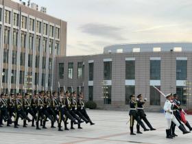内蒙古财经大学举行“铸牢中华民族共同体意识 勤学笃行担当青春使命”主题升国旗仪式