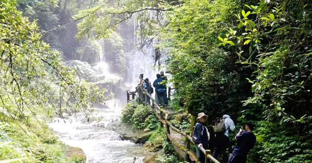 车轮丈量黔山秀水 公益守护梵天净土