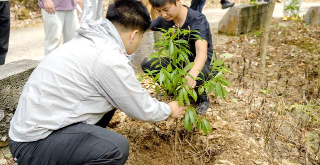 车轮丈量黔山秀水 公益守护梵天净土