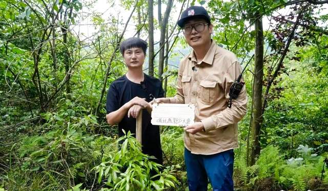 车轮丈量黔山秀水 公益守护梵天净土