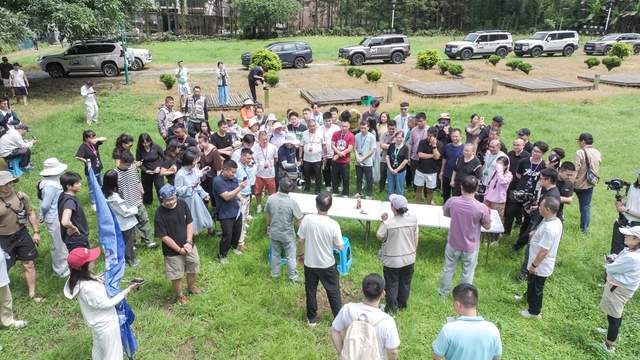 车轮丈量黔山秀水 公益守护梵天净土