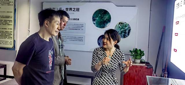石头与星光——与知名演员刘旭的青岩古镇文化探访记