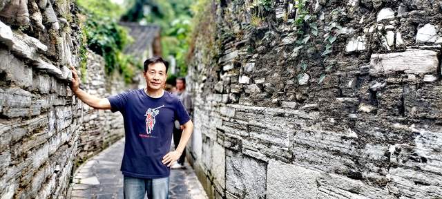 石头与星光——与知名演员刘旭的青岩古镇文化探访记