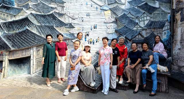 党的女儿笔下铭记长征精神——贵州省老年妇女书画艺术协会纪念红军长征90周年