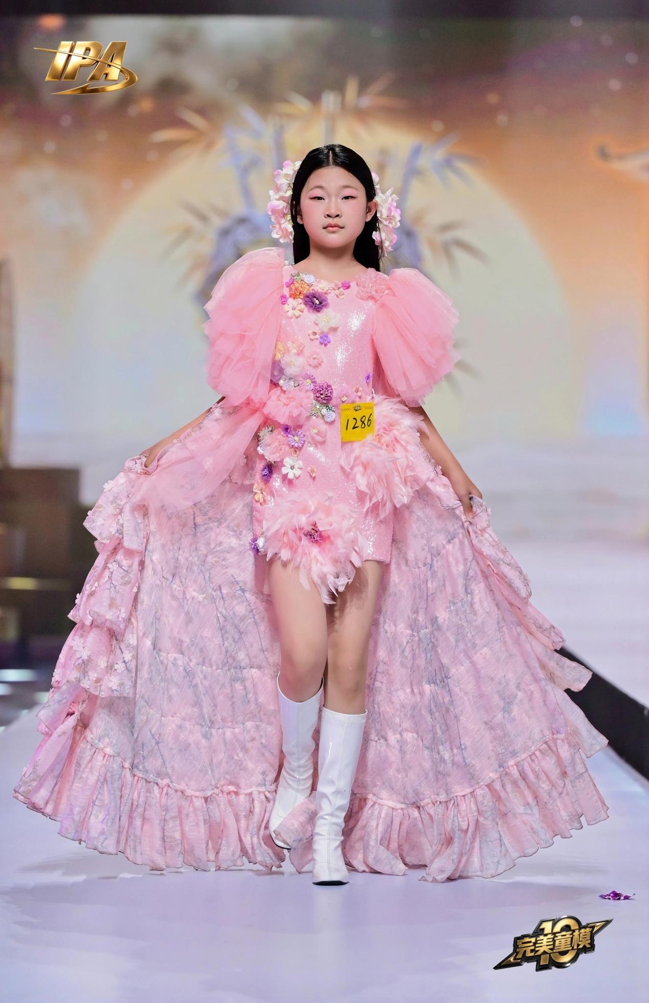 踏浪逐光,登顶荣耀!完美童模十周年成都站,张漠斩获全国总冠军