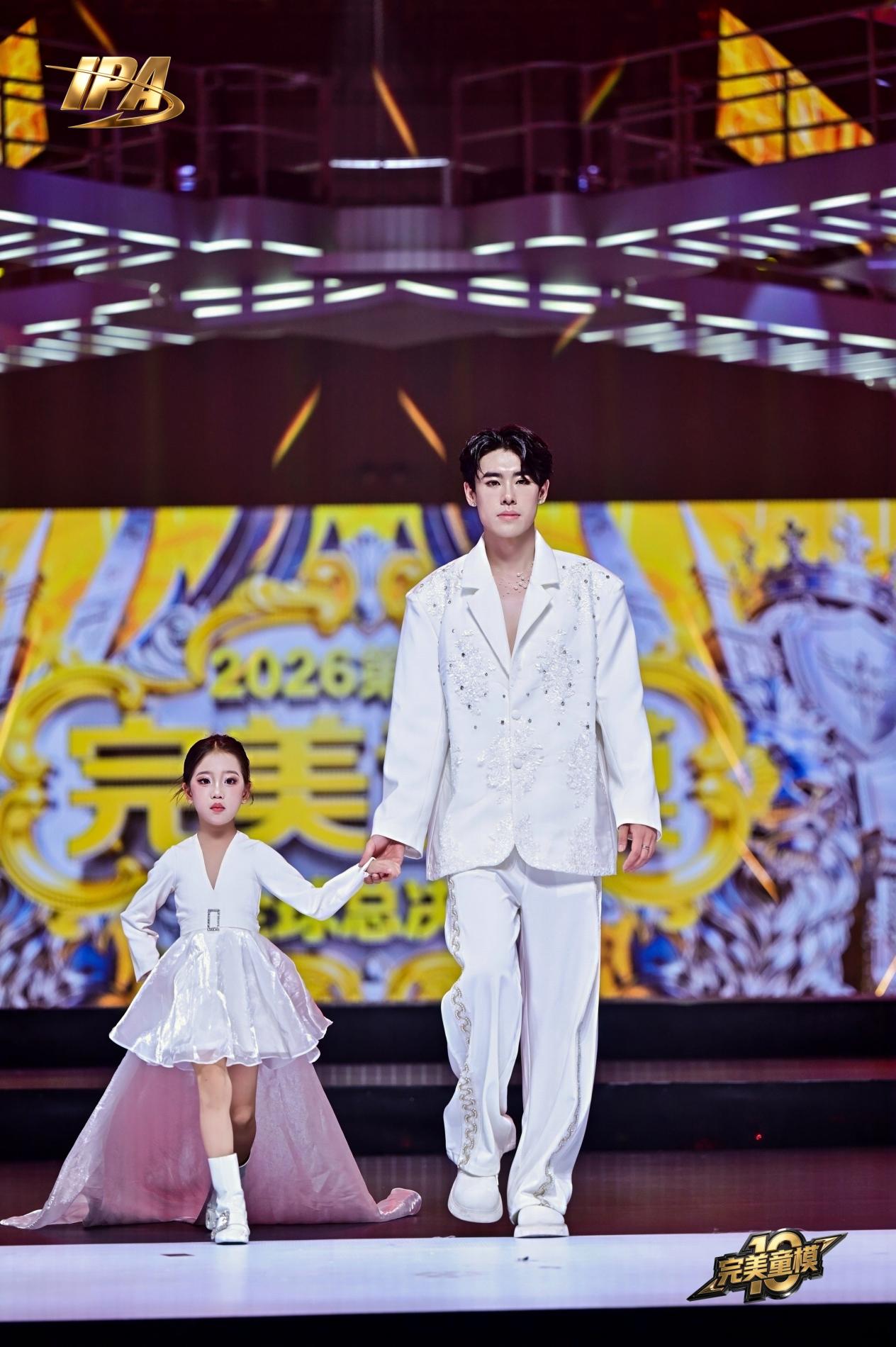 全网出圈!第十季完美童模 荣耀官刘潇蔓 高光回顾